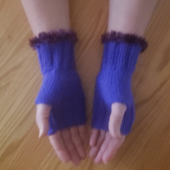 Hand made knit fingerless wrist warmer glo… - Picture 5 of 10